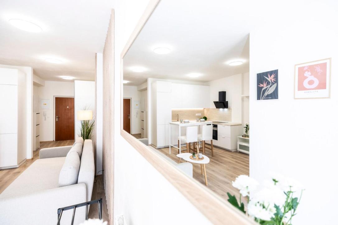 באנסקה ביסטריצה Alure Residences 2 & 24H Self Check-In, Parking In The Garage In The Apartment Building Included, New Building, Terrace, Green Location With A Forest Park With A Lake, Children'S Playground מראה חיצוני תמונה